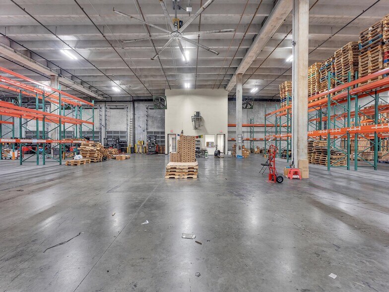 More Photos Of 2260 NW 114th Ave, Doral Warehouse For Lease