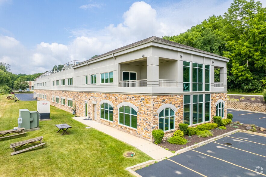 More Photos Of 400 Lapp Rd, Malvern Medical For Lease