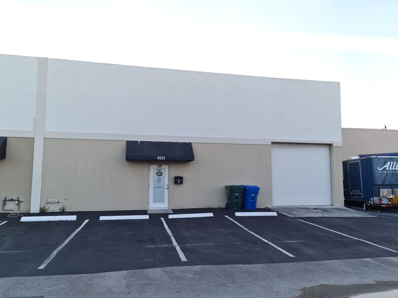 More Photos Of 4521 NE 5th Ter, Fort Lauderdale Manufacturing For Lease