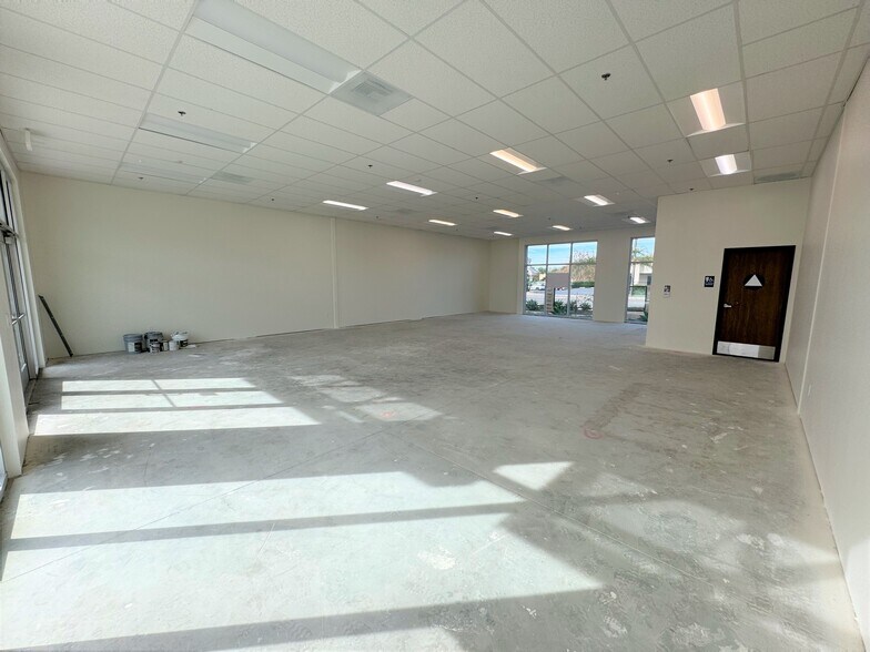 More Photos Of 1107 E Valley Pky, Escondido Storefront Retail Office For Lease