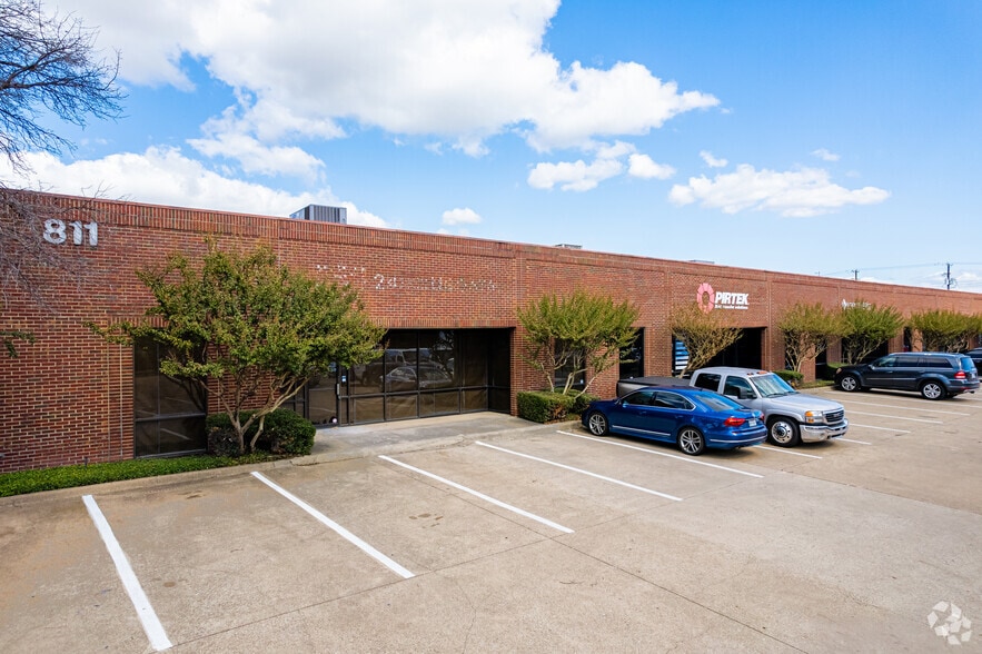 More Photos Of 811 E Plano Pky, Plano Light Distribution For Lease
