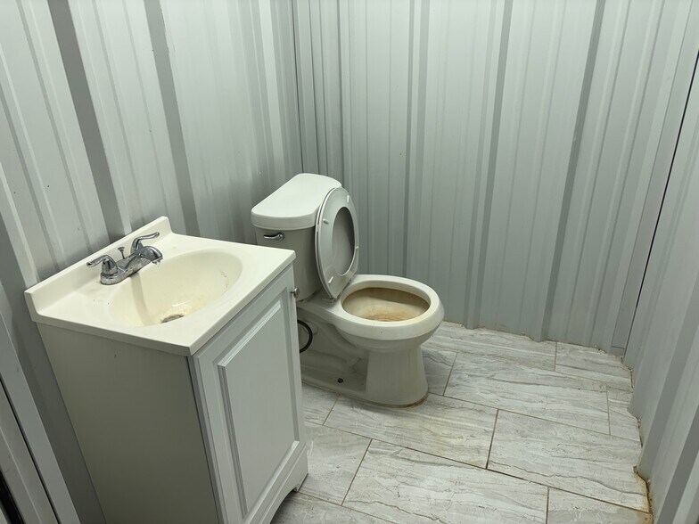 More Photos Of 9636 Airline Rd, Houston Industrial For Sale