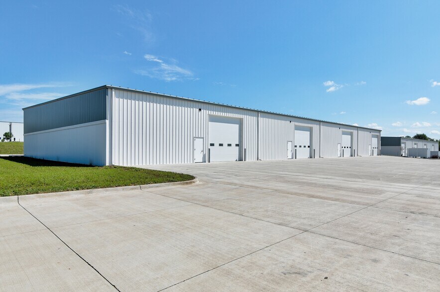 More Photos Of 250 Delaware St, Norwalk Light Manufacturing For Lease