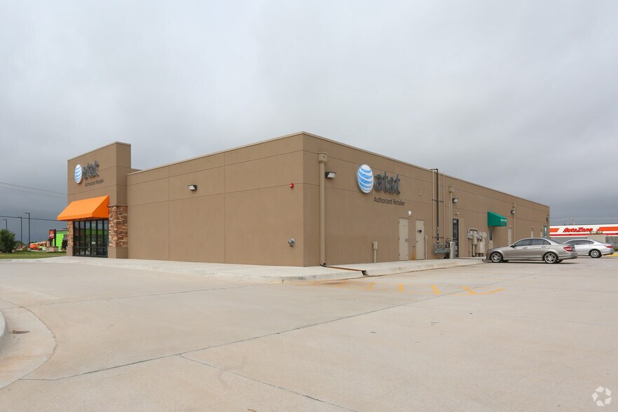 More Photos Of 761 SW 19th St, Moore General Retail For Sale