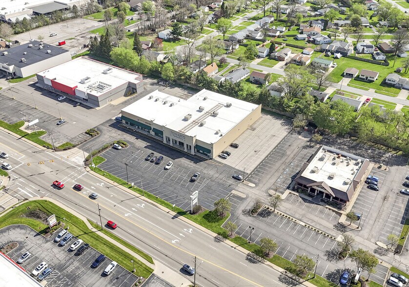 More Photos Of 832-840 N Lexington Springmill Rd, Mansfield General Retail For Lease