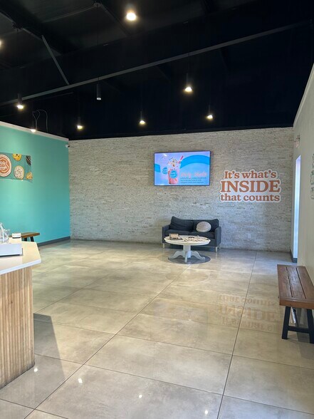 More Photos Of 3929 N Kickapoo Ave, Shawnee Freestanding For Lease