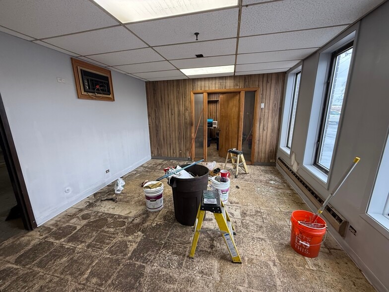 More Photos Of 111-143 S Wheeling Rd, Wheeling Warehouse For Lease