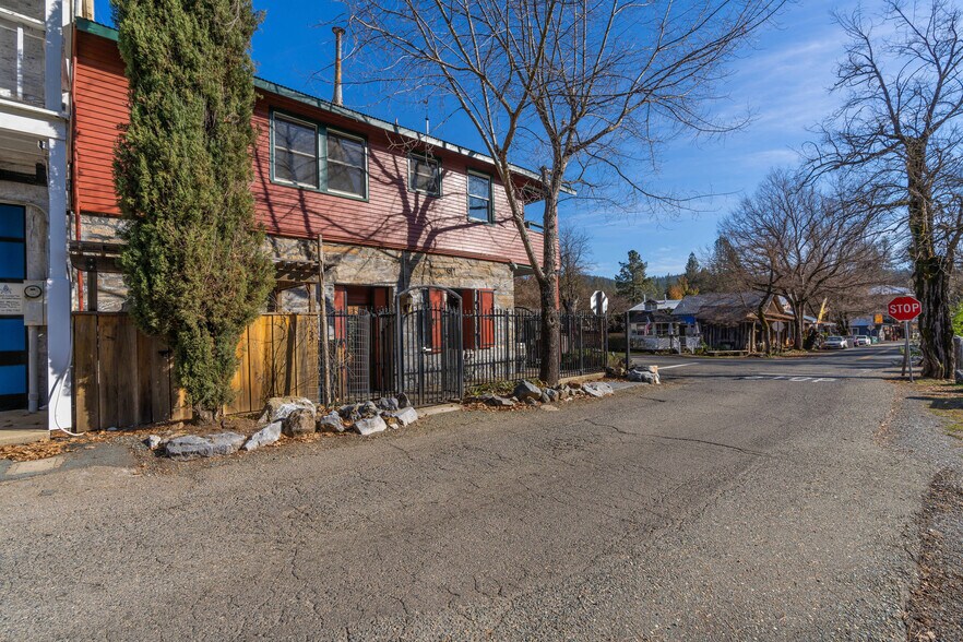 More Photos Of 21335 Consolation Rd, Volcano Storefront Retail Office For Sale