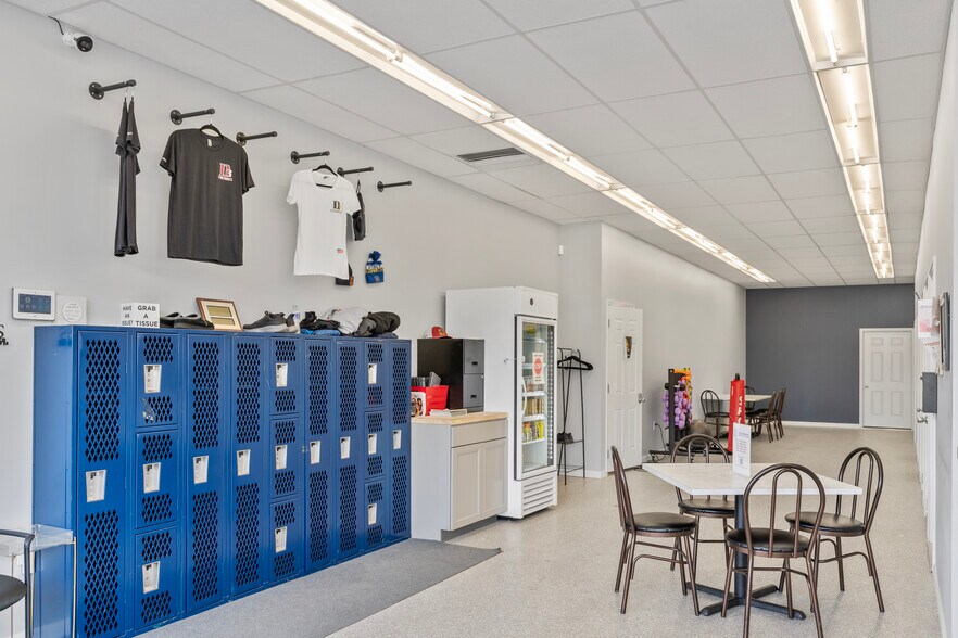 More Photos Of 133 E Main St, Frankfort Storefront For Sale