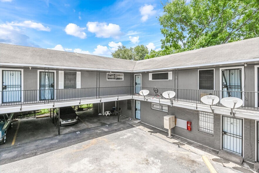 More Photos Of 2819 Berry St, Houston Apartments For Sale