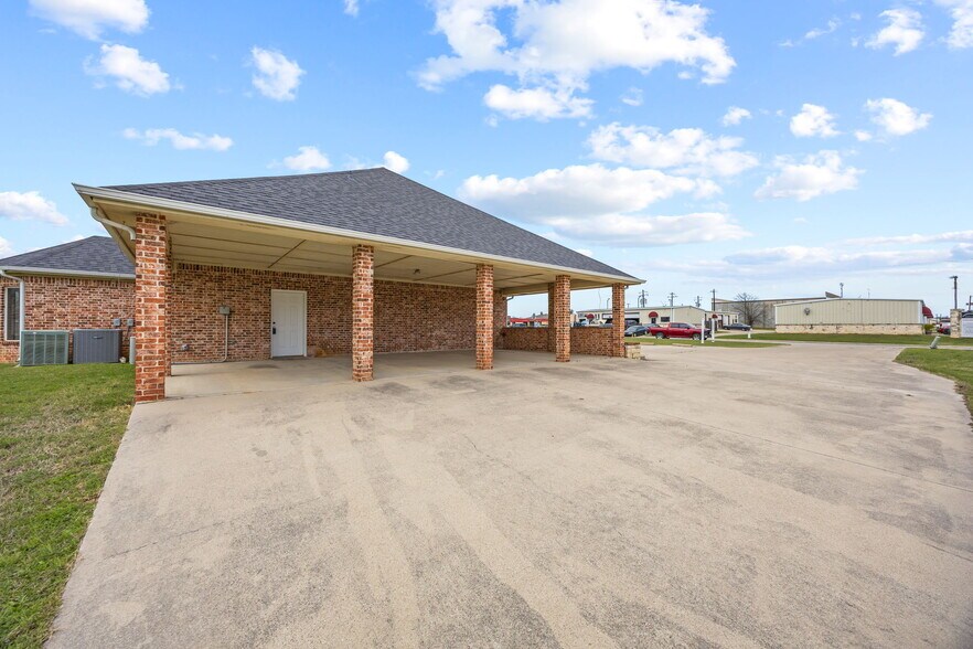 More Photos Of 401 Center Court Dr, Bridgeport Medical For Sale