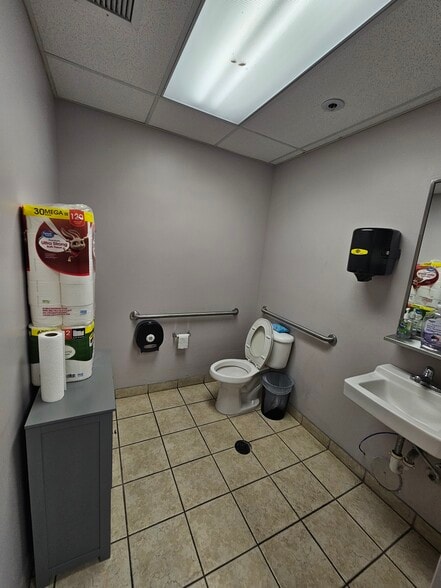 More Photos Of 9613 NW 33rd St, Doral Service For Sale