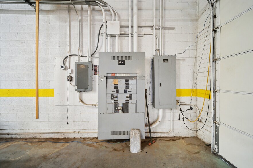 More Photos Of 4434-4437 S 74th Ave, Tulsa Warehouse For Sale