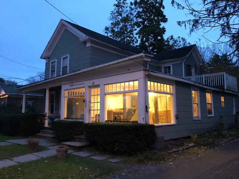 Primary Photo Of 107 Tinker St, Woodstock Storefront Retail Office For Lease