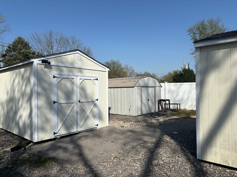 More Photos Of 1751-1757 Smizer Station Rd, Fenton Office Residential For Lease