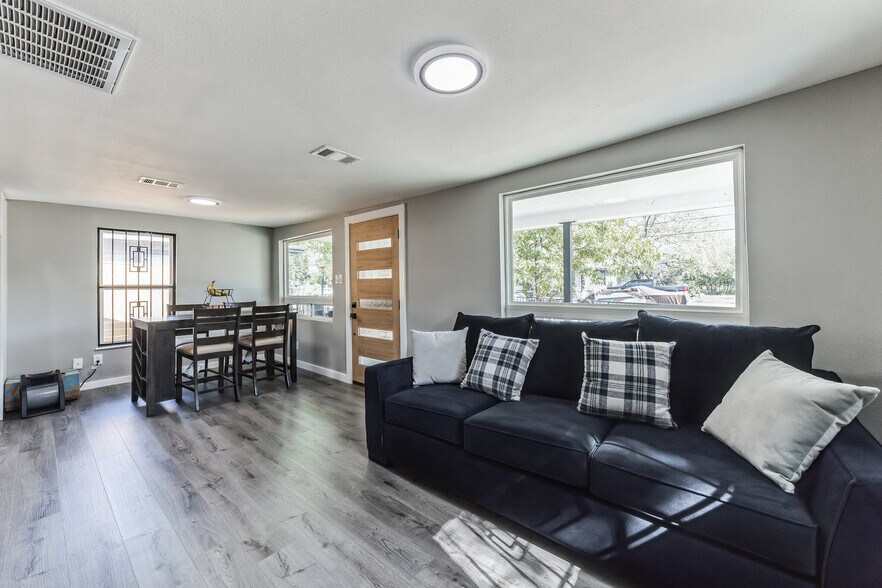 More Photos Of 6111 Atwood St, Austin Multifamily For Sale