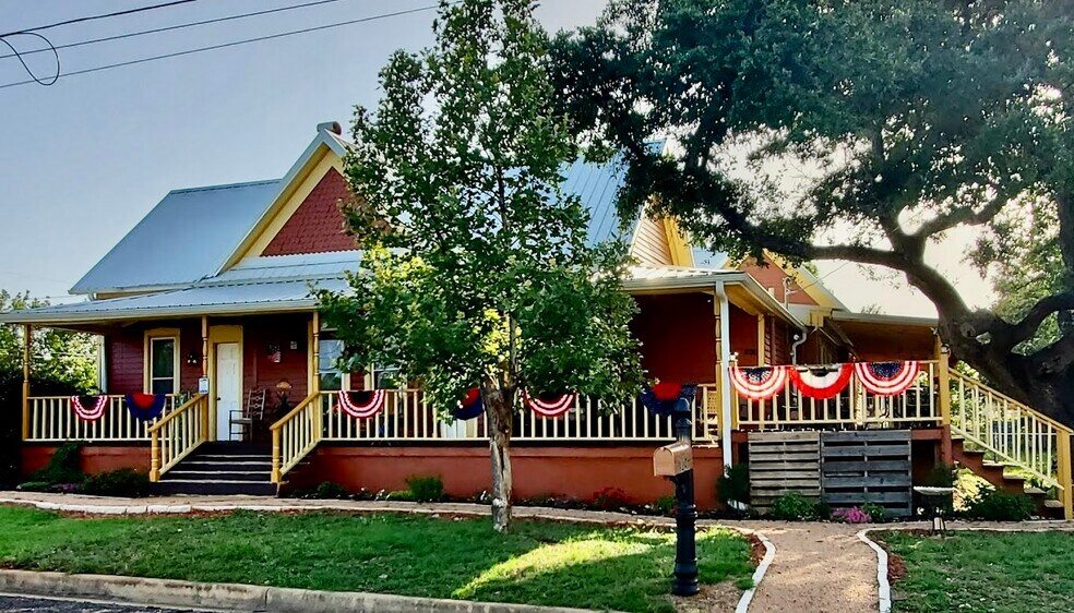 More Photos Of 1307 Wright St, Llano Freestanding For Sale