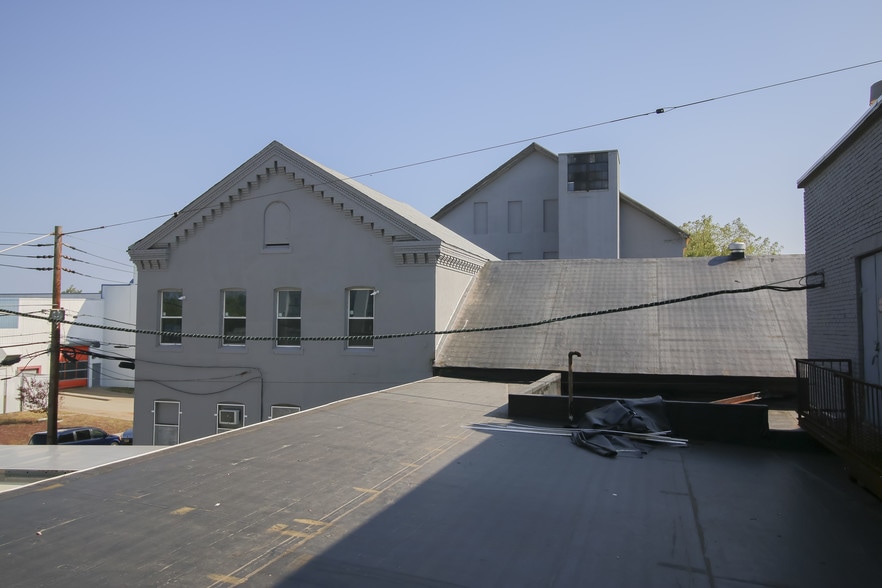 More Photos Of 39 Meade St, Trenton Distribution For Lease