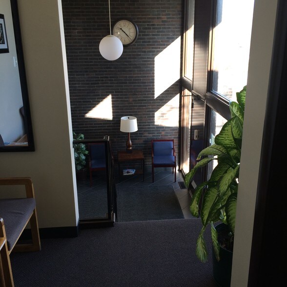 More Photos Of 456 W Frontage Rd, Northfield Office For Sale