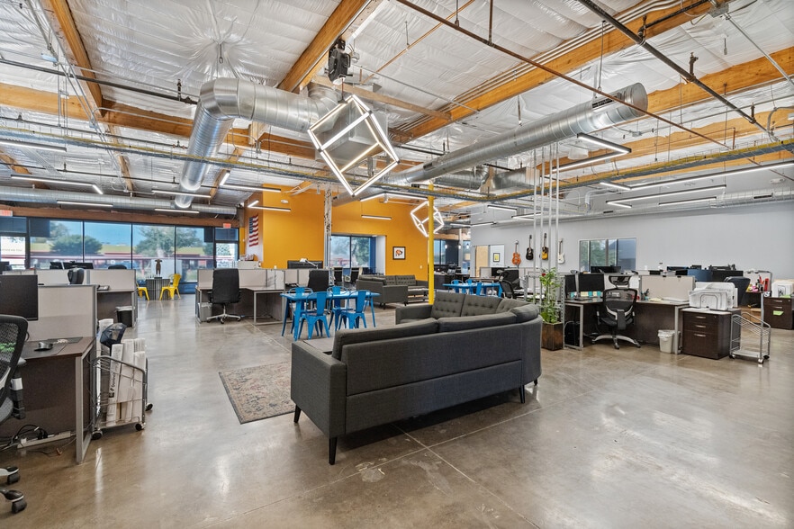 More Photos Of 2410 W Royal Palm Rd, Phoenix Light Manufacturing For Sale