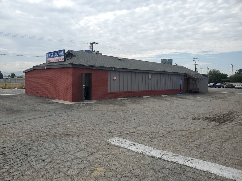 More Photos Of 9608 Mission Blvd, Jurupa Valley Bar For Sale