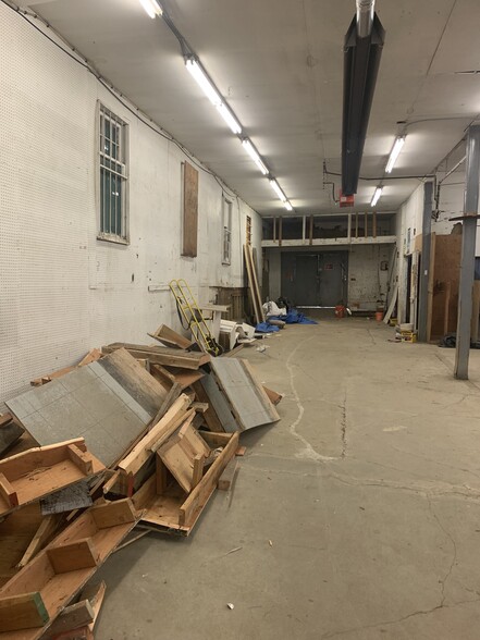 More Photos Of 1485 Clyde Ave, West Vancouver Storefront For Lease