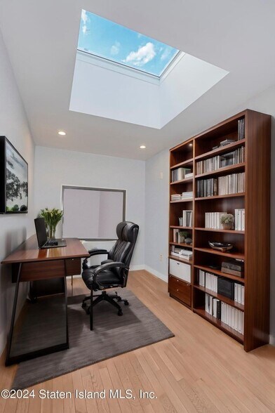 More Photos Of 144 Mcclean Ave, Staten Island Office For Lease