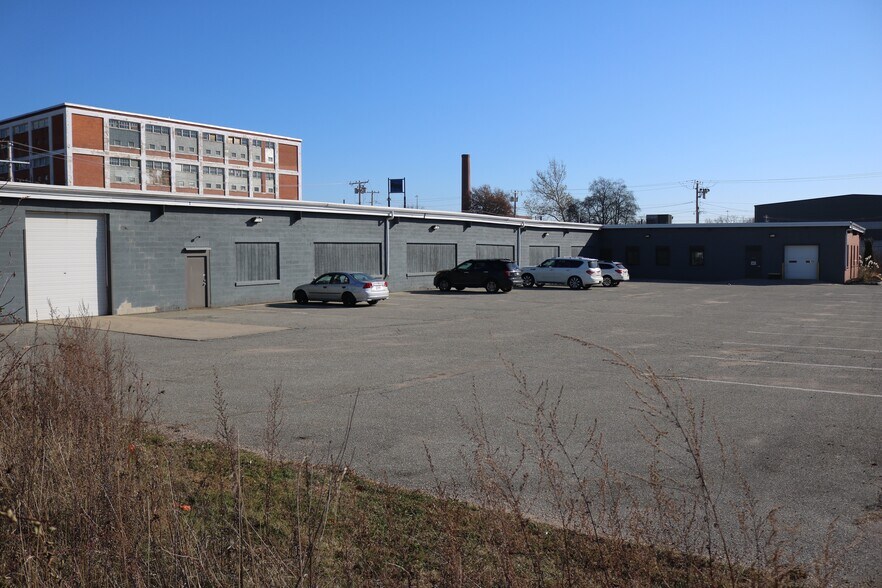 More Photos Of 620 Beaulieu St, Holyoke Manufacturing For Lease