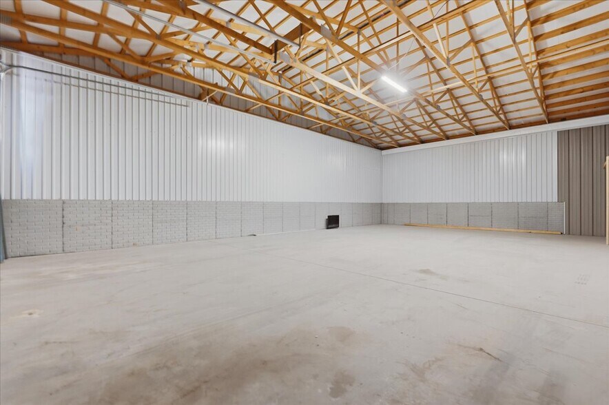 More Photos Of 1010 10th St, Vienna Flex For Sale