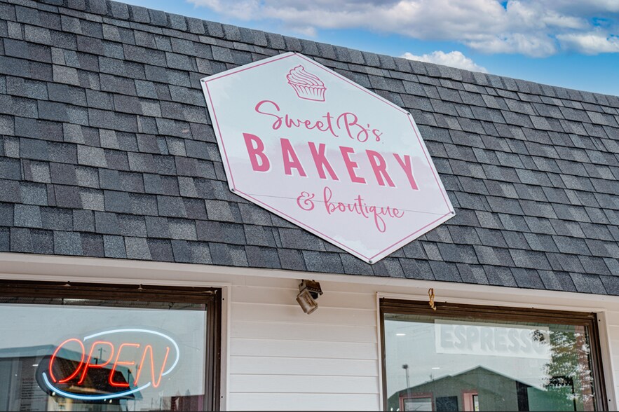 More Photos Of 970 Newton St, Baldwin Restaurant For Sale