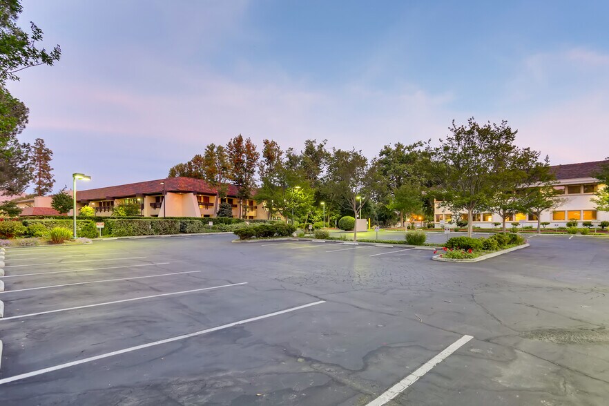More Photos Of 1220 La Venta Dr, Westlake Village Medical For Lease