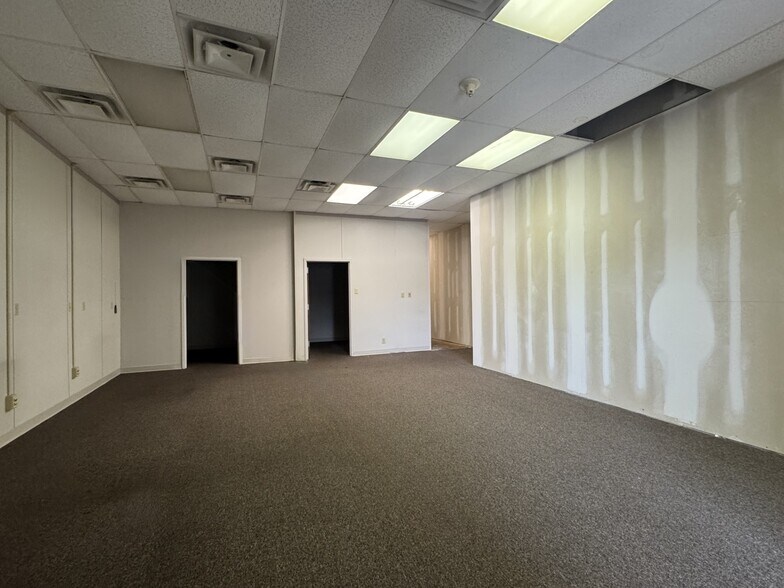 More Photos Of 1415-1451 E Wabash St, Frankfort Unknown For Lease