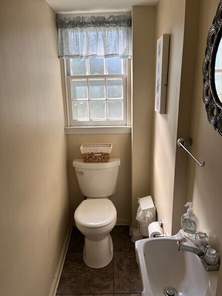 More Photos Of 462 Germantown Pike, Lafayette Hill Office For Lease