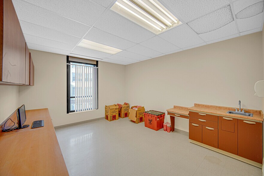 More Photos Of 134 W 111th St, Chicago Medical For Lease