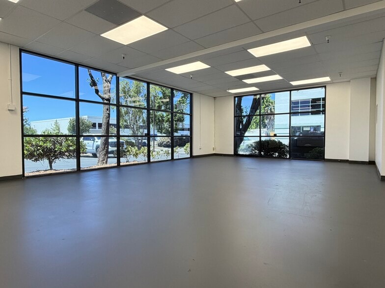 More Photos Of 24922 Anza Dr, Valencia Warehouse For Lease