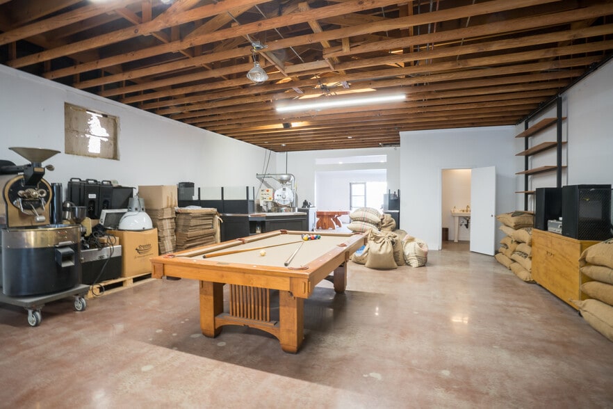 More Photos Of 1529 W Pacific Coast Hwy, Long Beach Storefront For Sale