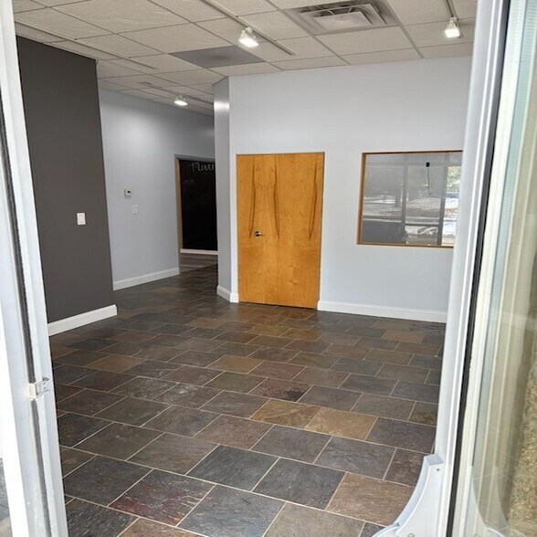 More Photos Of 12777 Abbey Rd, North Royalton Warehouse For Lease
