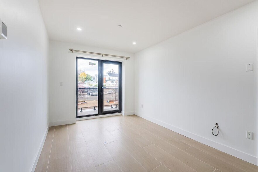 More Photos Of 16502 Sanford Ave, Flushing Apartments For Sale