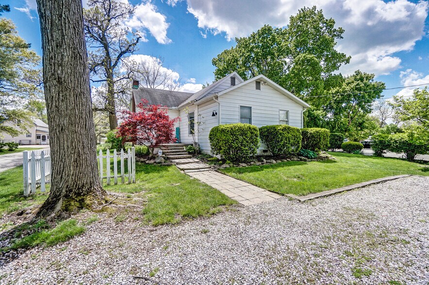 More Photos Of 1550 Lewis Center Rd, Lewis Center Freestanding For Sale