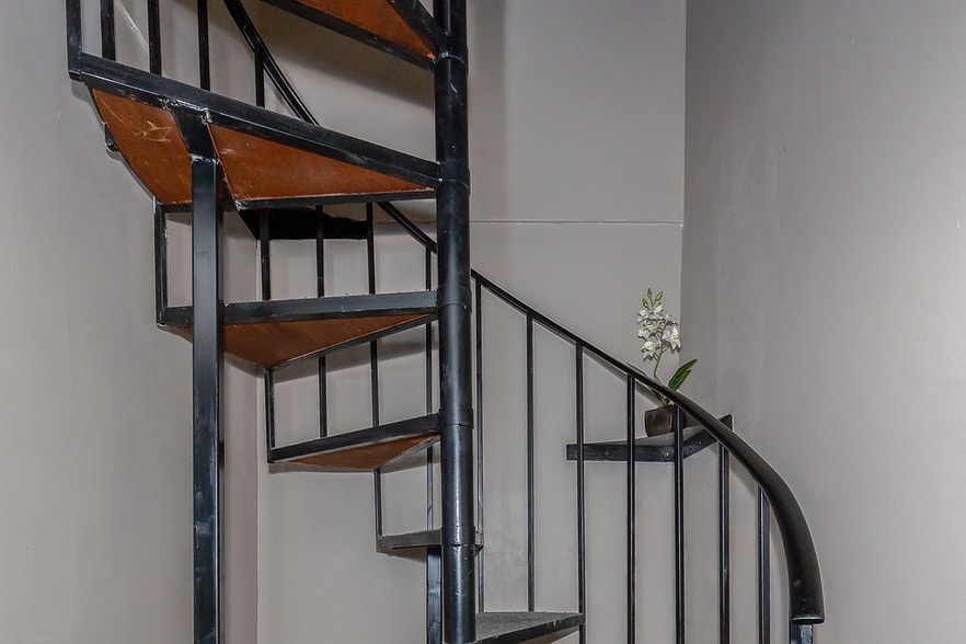 More Photos Of 8901 Washington St, Kansas City Showroom For Sale