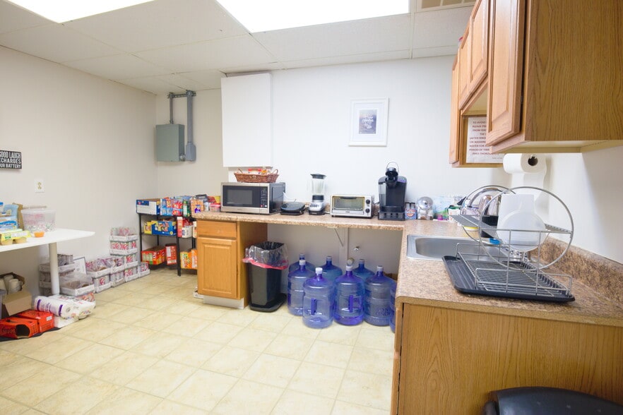 More Photos Of 2211 Dickens Rd, Richmond Office For Sale