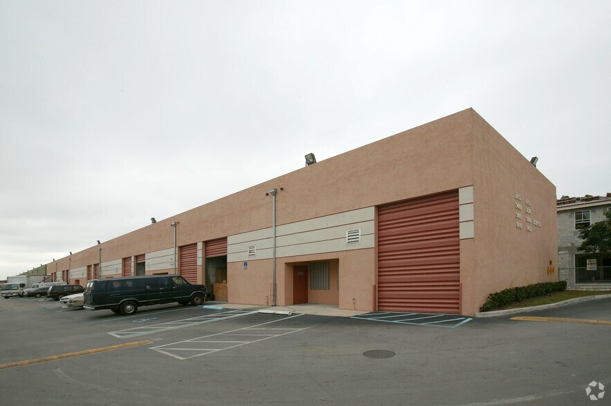 More Photos Of 3492 W 84th St, Hialeah Warehouse For Lease