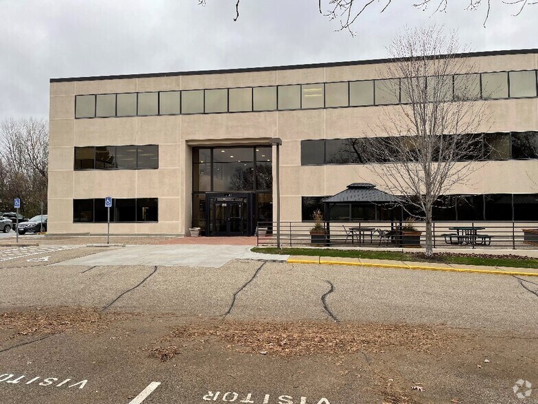 More Photos Of 10125 Crosstown Cir, Eden Prairie Loft Creative Space For Lease