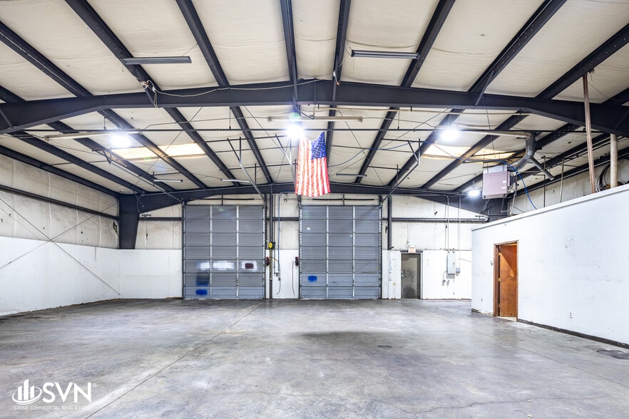 Primary Photo Of 136 Eisenhour Ct, Nicholasville Warehouse For Lease