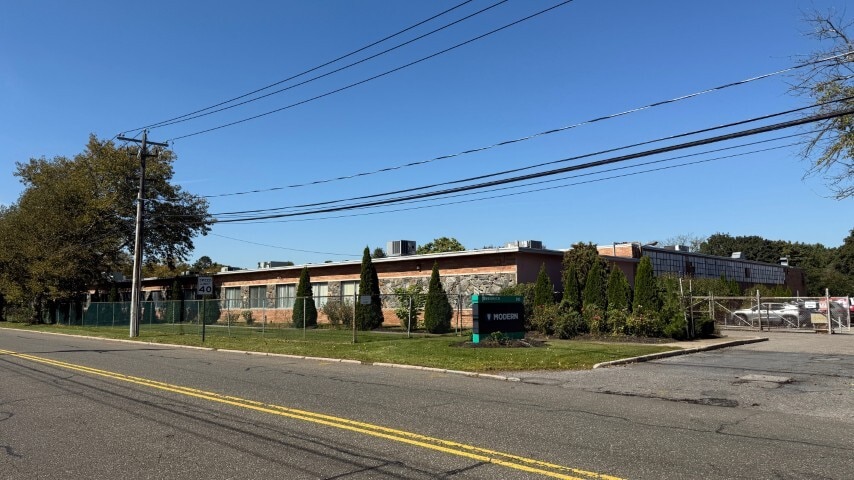 Primary Photo Of 505 Acorn St, Deer Park Warehouse For Lease