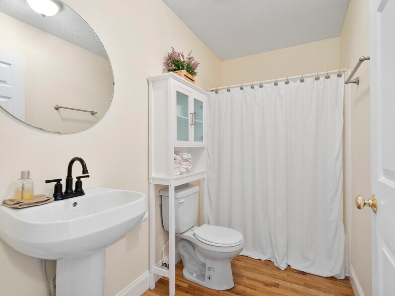 More Photos Of 20 Sardis Rd, Asheville Office For Lease