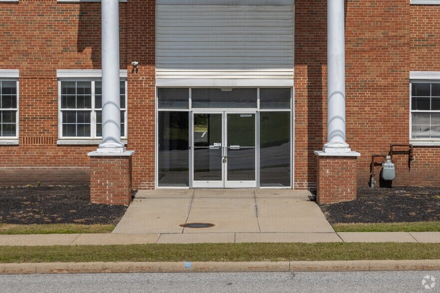 More Photos Of 21111 Chagrin Blvd, Beachwood Office For Lease