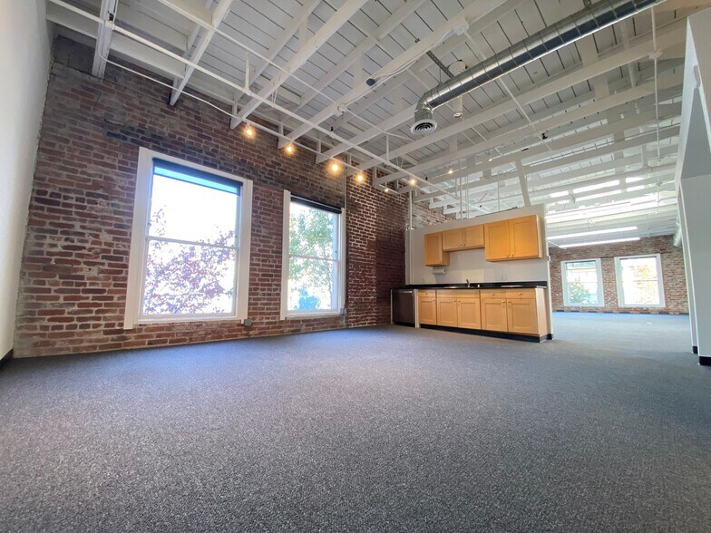 More Photos Of 230-236 8th St, San Francisco Light Manufacturing For Lease