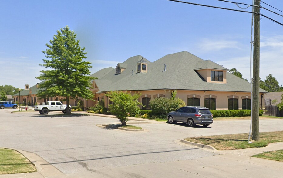 More Photos Of 4404-4416 W Houston St, Broken Arrow Medical For Sale