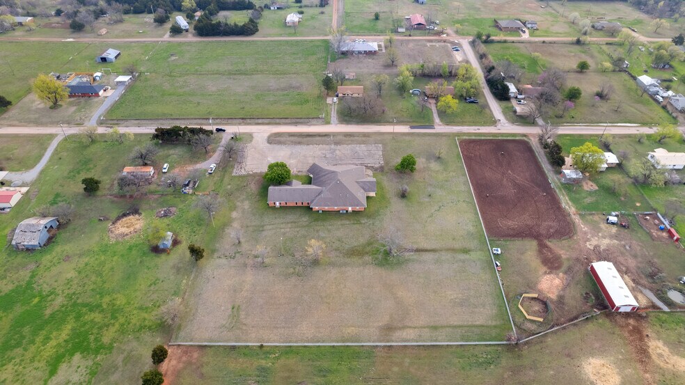 More Photos Of 907 N Oklahoma St, Tryon Religious Facility For Sale